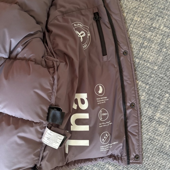 Aritzia Super Puff Shorty - SMALL - Picture 6 of 10